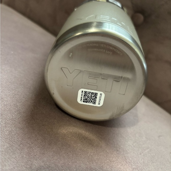 Yeti sharp tail taupe 20oz tumbler - Picture 3 of 5